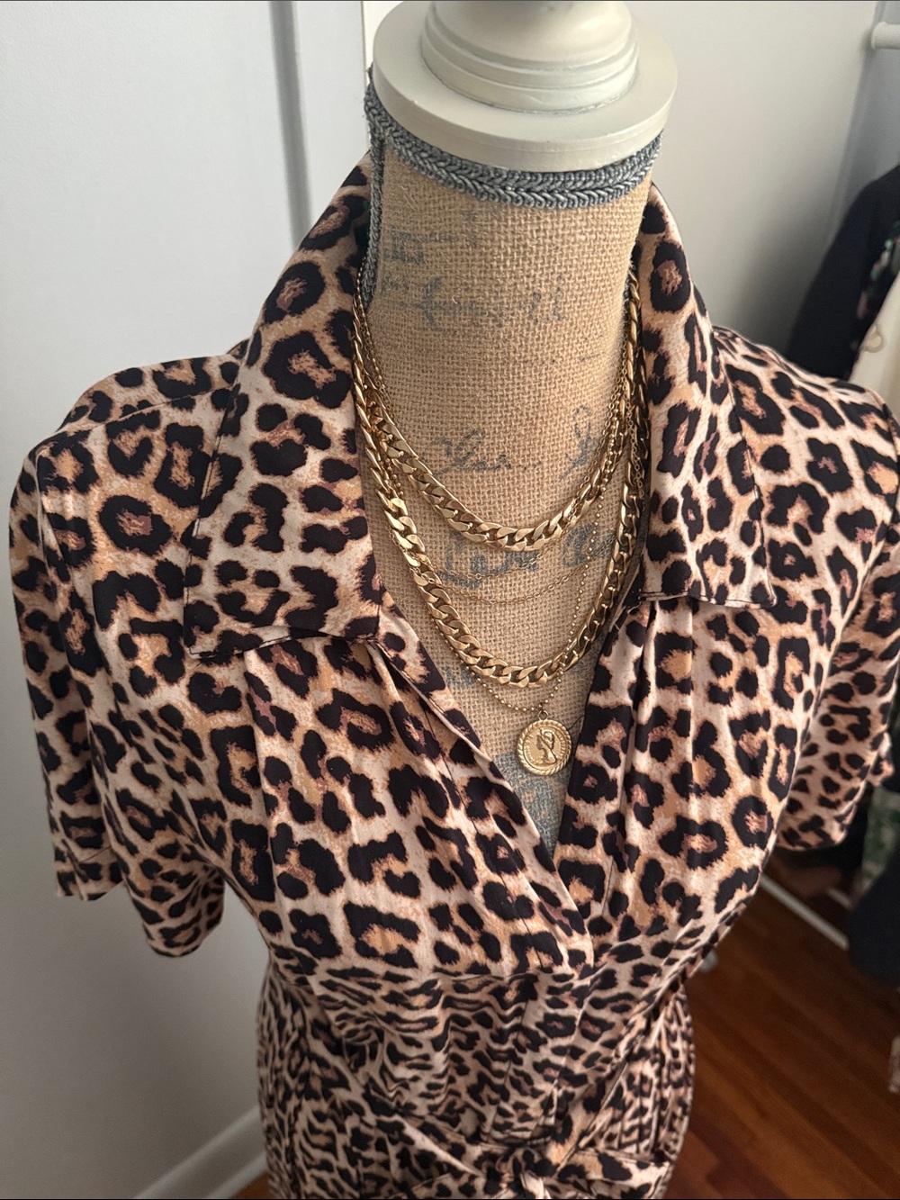H&M Leopard Print Maxi Shirt Dress in Beige and Black with Waist Tie - Picture 3 of 5